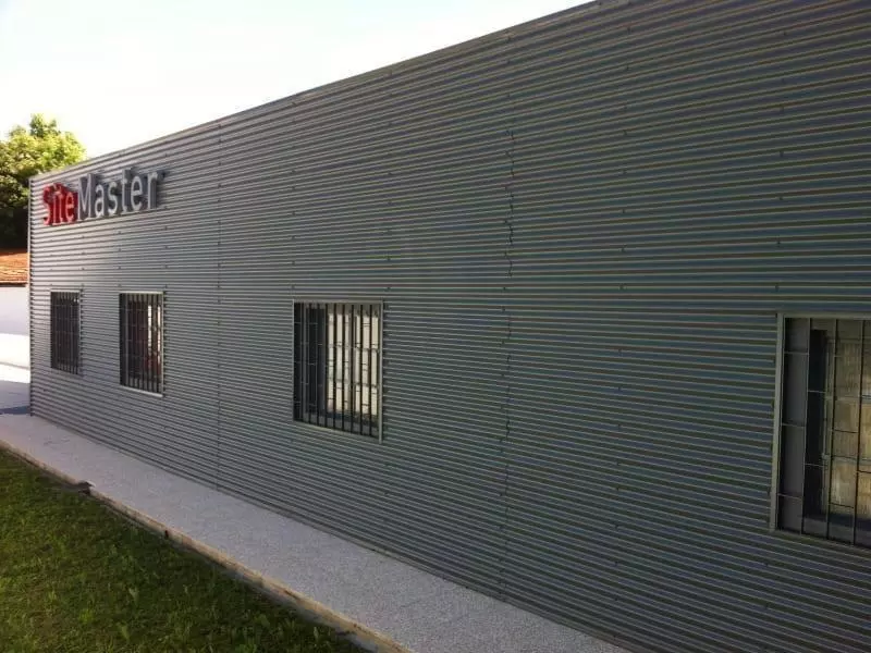 Todo o equipamento foi adquirido à SiteMaster que se mostraram sempre disponíveis para nos ajudar mesmo a esta distância.